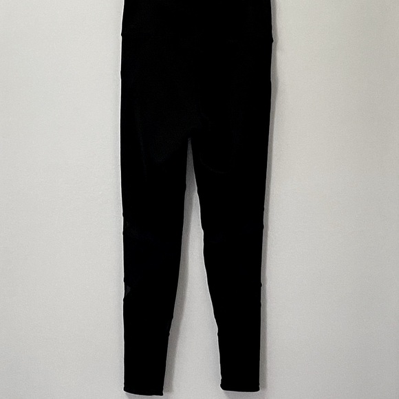 PINK by Victoria's Secret Mesh Insert Leggings - Picture 6 of 6